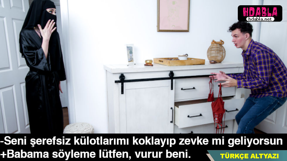Kara çarşaflı annemin dantelli donlarını kokluyordum Odaya geldi