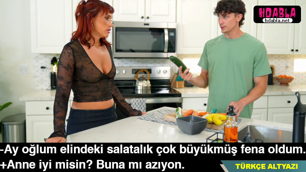 Annem o kadar çaresiz ki Elimde salatalık görünce azıyor Orgazm oluyor